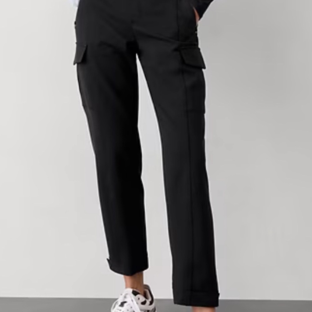 Athleta Black Endless High Rise Cargo Pant (Size 6). Like new